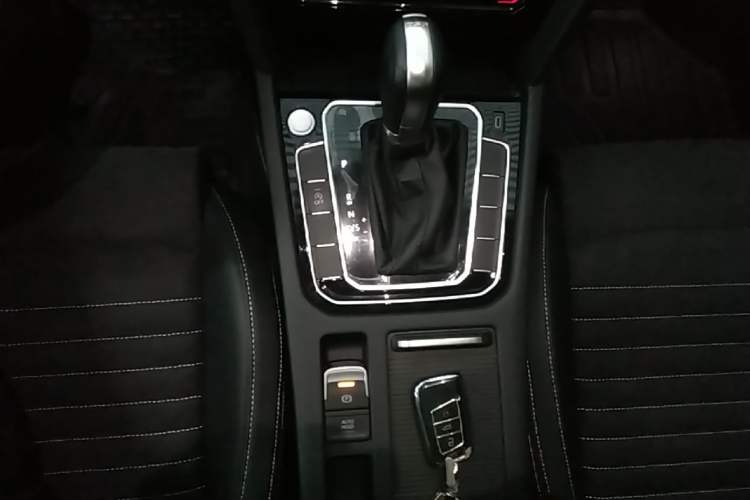 Used Volkswagen Magotan 2020 330TSI DSG Luxury Edition Gear Lever