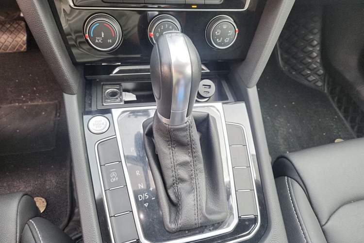 Used Volkswagen Magotan 2020 280TSI DSG Comfort Edition Gear Lever
