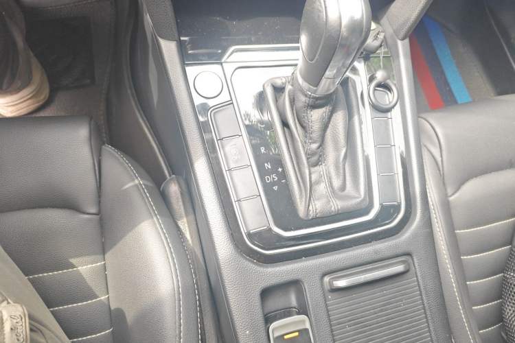 Used Volkswagen Magotan 2020 280TSI DSG Comfort Edition Gear Lever