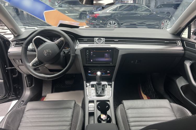 Used Volkswagen Magotan 2020 330TSI DSG Leading Model Interior 1