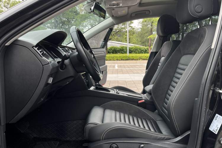 Used Volkswagen Magotan 2020 330TSI DSG Leading Model Interior 10