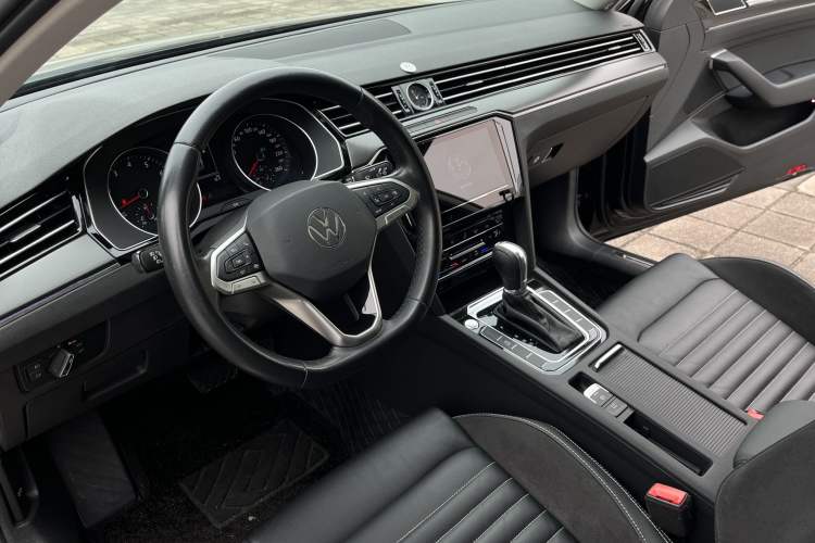 Used Volkswagen Magotan 2020 330TSI DSG Leading Model Interior 11