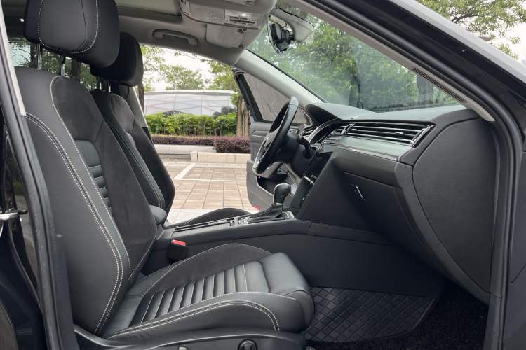 Used Volkswagen Magotan 2020 330TSI DSG Leading Model Interior 12