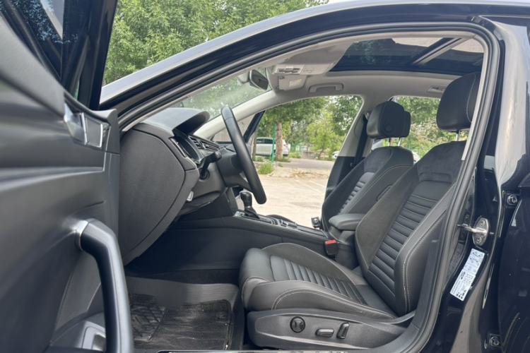 Used Volkswagen Magotan 2020 330TSI DSG Leading Model Interior 2