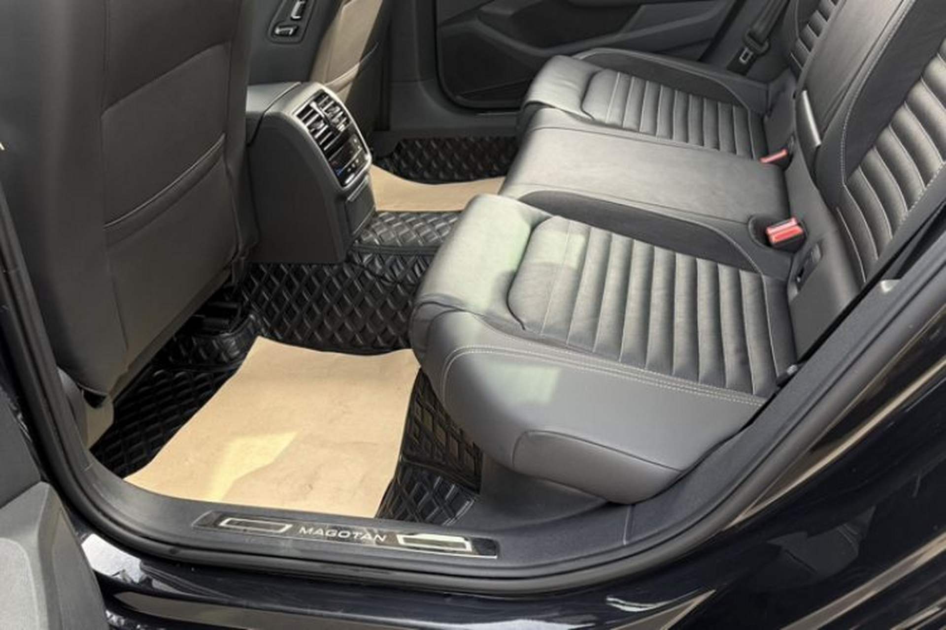 Used Volkswagen Magotan 2020 330TSI DSG Leading Model Interior 3