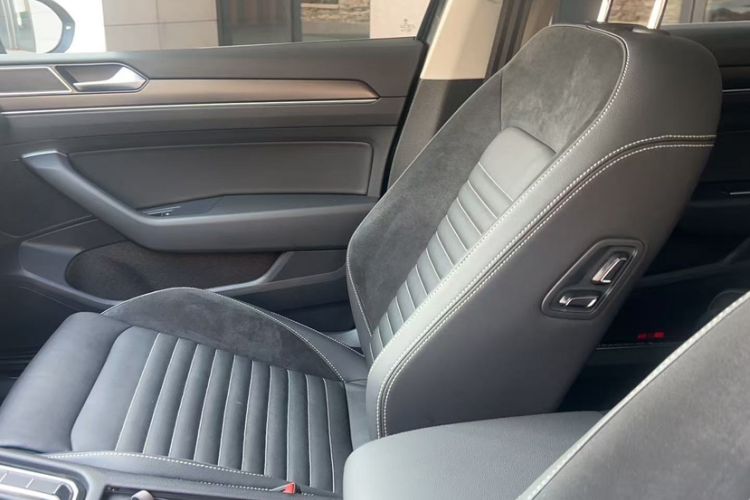 Used Volkswagen Magotan 2020 330TSI DSG Leading Model Interior 3