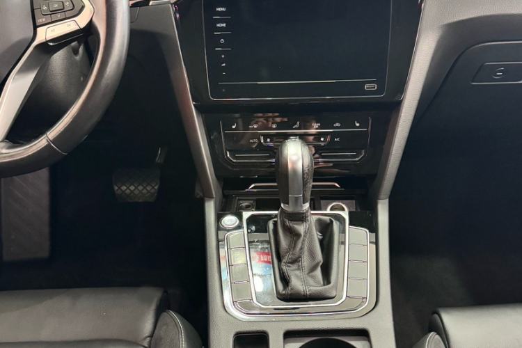 Used Volkswagen Magotan 2020 330TSI DSG Leading Model Interior 3