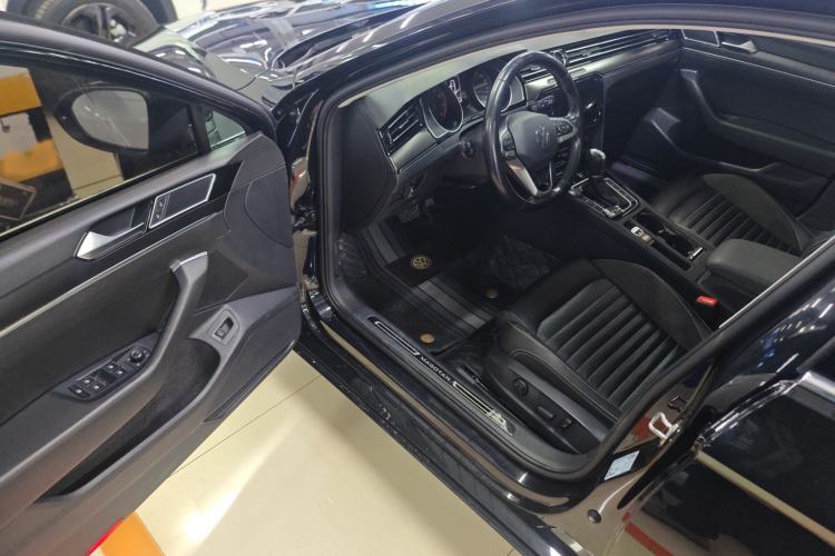 Used Volkswagen Magotan 2020 330TSI DSG Leading Model Interior 3