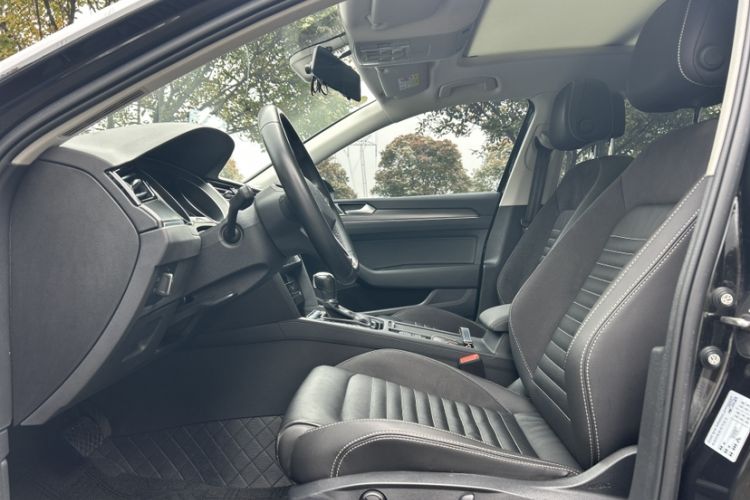 Used Volkswagen Magotan 2020 330TSI DSG Leading Model Interior 3