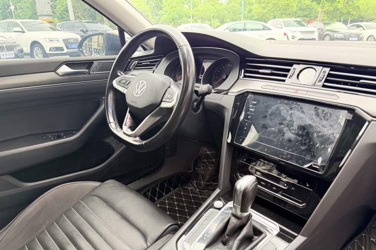 Used Volkswagen Magotan 2020 330TSI DSG Leading Model Interior 3