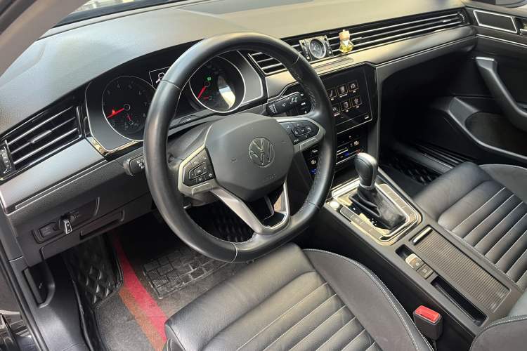 Used Volkswagen Magotan 2020 330TSI DSG Leading Model Interior 4