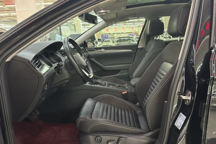 Used Volkswagen Magotan 2020 330TSI DSG Leading Model Interior 5