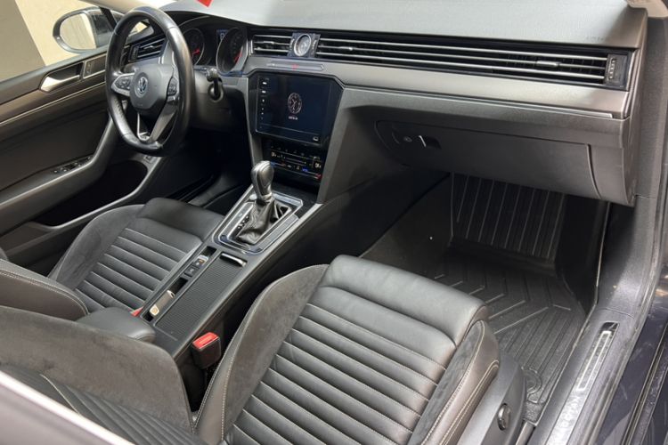 Used Volkswagen Magotan 2020 330TSI DSG Leading Model Interior 8