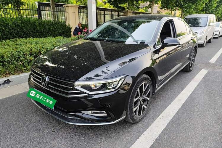 Used Volkswagen Magotan 2020 330TSI DSG Leading Model Guazi used car, China used car export, Used car for sale, Used Volkswagen cars, Cheapest cars for sale