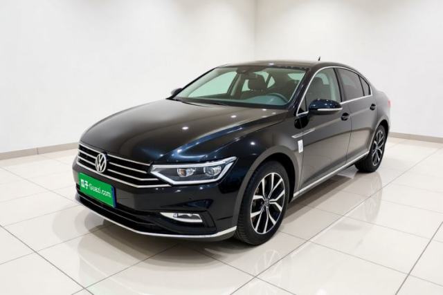 Ojetý Volkswagen Magotan 2020 330TSI DSG Leading Model