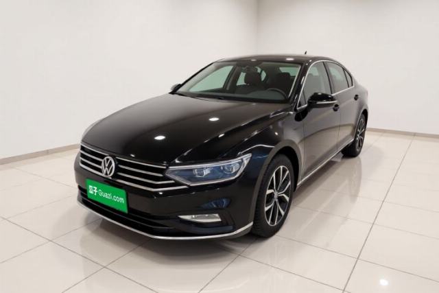 Ojetý Volkswagen Magotan 2020 330TSI DSG Leading Model