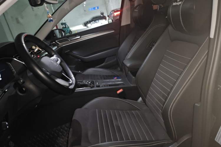 Used Volkswagen Magotan 2020 330TSI DSG Luxury Edition Left Front Seat