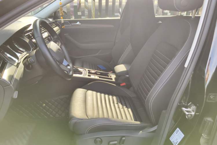 Used Volkswagen Magotan 2020 330TSI DSG Leading Model Left Front Seat