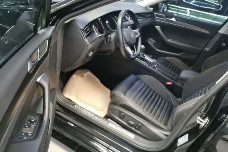 Used Volkswagen Magotan 2020 330TSI DSG Leading Model Left Front Seat