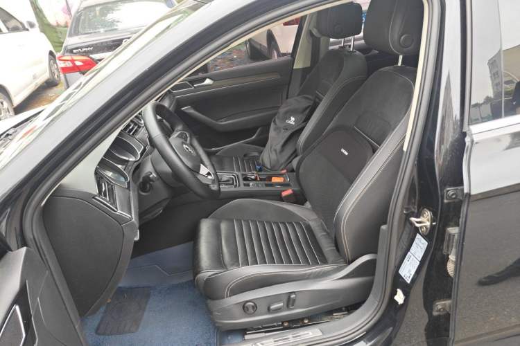 Used Volkswagen Magotan 2020 330TSI DSG Leading Model Left Front Seat