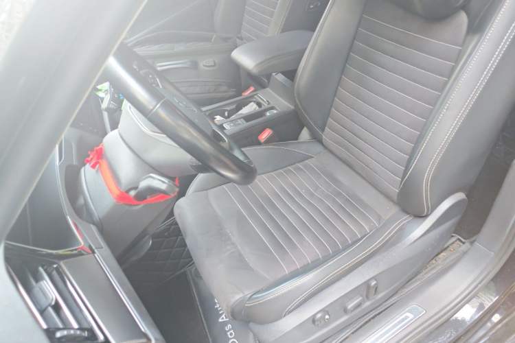 Used Volkswagen Magotan 2020 330TSI DSG Luxury Edition Left Front Seat