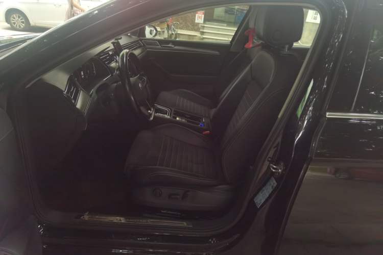 Used Volkswagen Magotan 2020 330TSI DSG Luxury Edition Left Front Seat