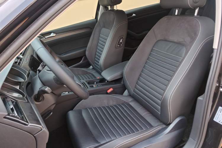 Used Volkswagen Magotan 2020 330TSI DSG Leading Model Left Front Seat