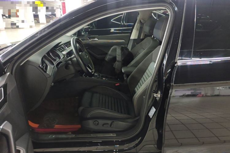 Used Volkswagen Magotan 2020 330TSI DSG Leading Model Left Front Seat