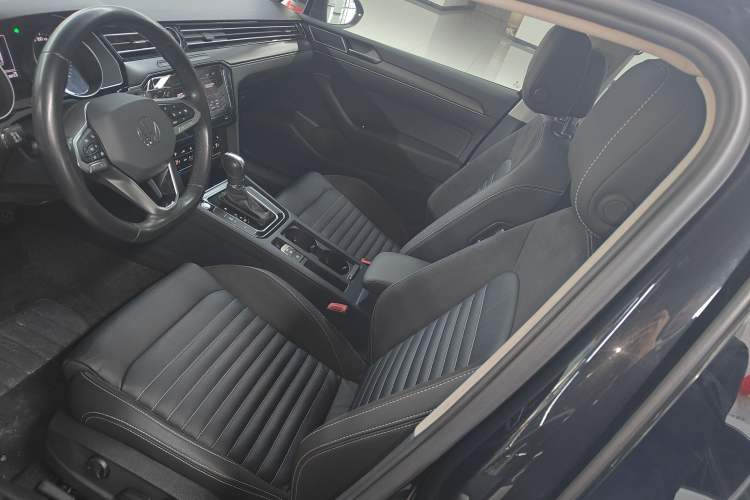 Used Volkswagen Magotan 2020 330TSI DSG Leading Model Left Front Seat