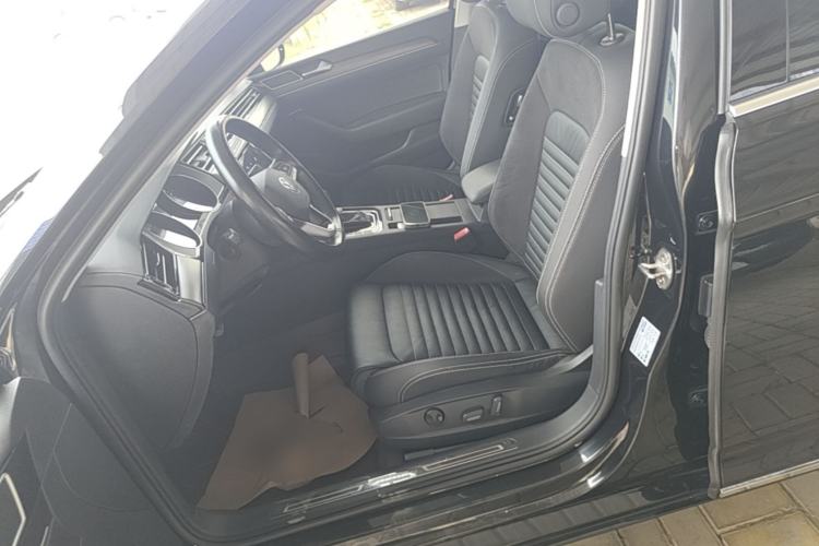 Used Volkswagen Magotan 2020 330TSI DSG Leading Model Left Front Seat