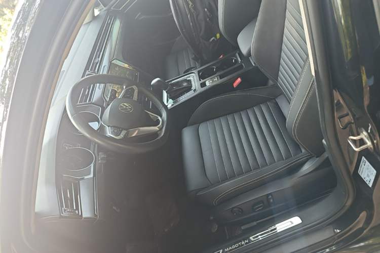 Used Volkswagen Magotan 2020 330TSI DSG Leading Model Left Front Seat