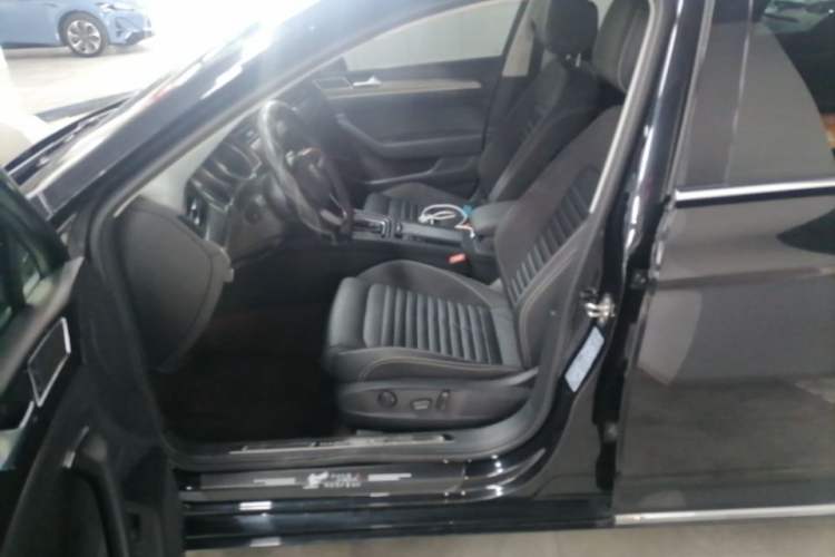Used Volkswagen Magotan 2020 330TSI DSG Leading Model Left Front Seat
