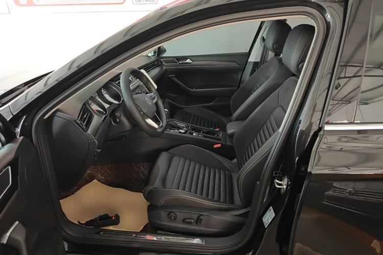 Used Volkswagen Magotan 2020 330TSI DSG Leading Model Left Front Seat