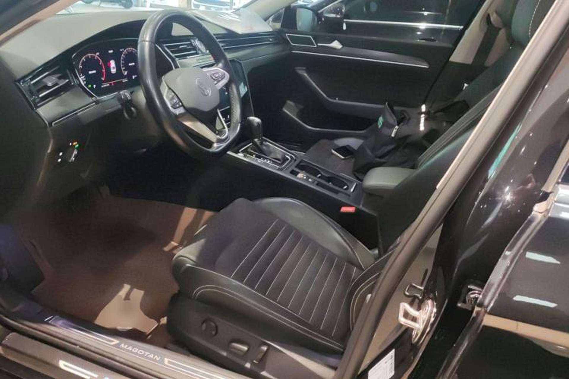 Used Volkswagen Magotan 2020 330TSI DSG Luxury Edition Left Front Seat