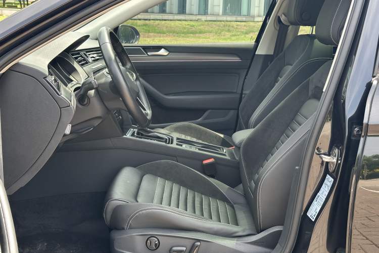 Used Volkswagen Magotan 2020 330TSI DSG Leading Model Left Front Seat