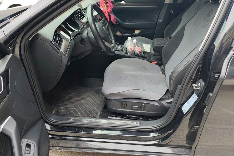 Used Volkswagen Magotan 2020 330TSI DSG Leading Model Left Front Seat