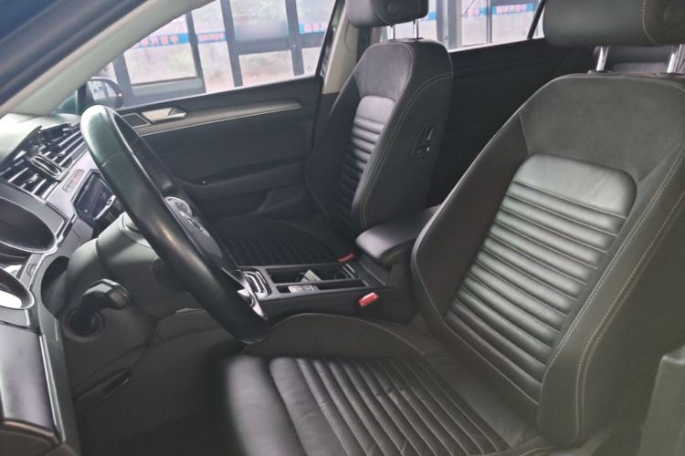 Used Volkswagen Magotan 2020 330TSI DSG Leading Model Left Front Seat