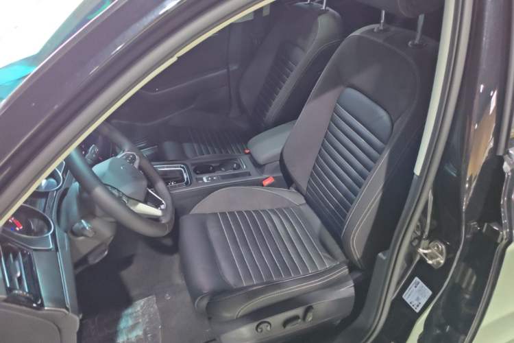 Used Volkswagen Magotan 2020 330TSI DSG Leading Model Left Front Seat