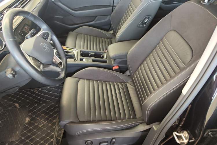 Used Volkswagen Magotan 2020 330TSI DSG Leading Model Left Front Seat