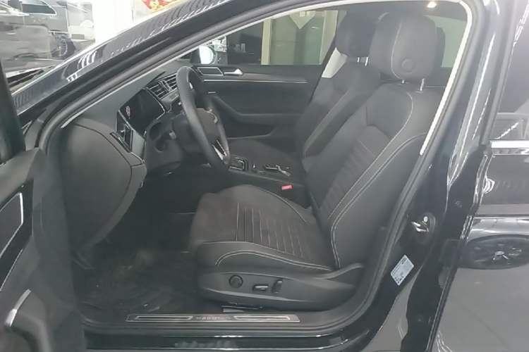 Used Volkswagen Magotan 2020 330TSI DSG Luxury Edition Left Front Seat
