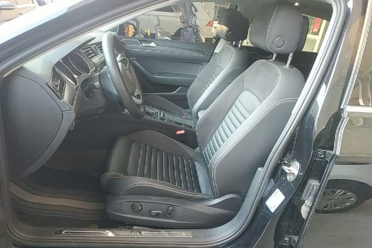 Used Volkswagen Magotan 2020 330TSI DSG Leading Model Left Front Seat
