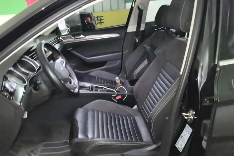 Used Volkswagen Magotan 2020 330TSI DSG Leading Model Left Front Seat