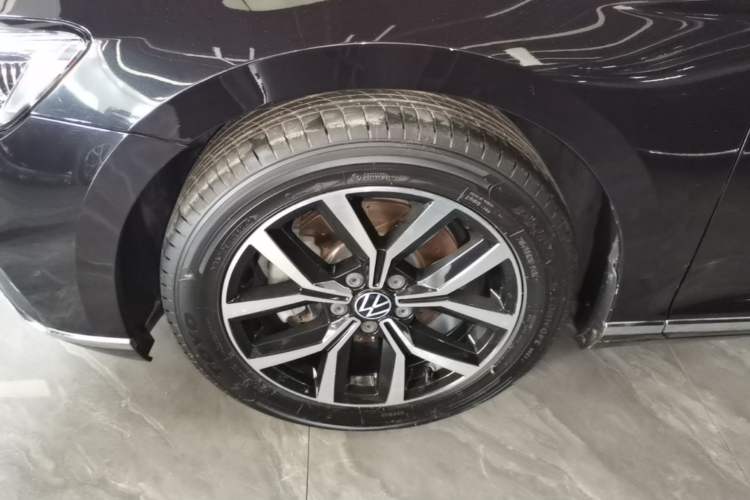Used Volkswagen Magotan 2020 330TSI DSG Leading Model Left Front Wheel Hub