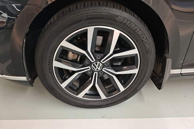 Used Volkswagen Magotan 2020 330TSI DSG Leading Model Left Front Wheel Hub