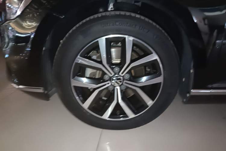 Used Volkswagen Magotan 2020 330TSI DSG Leading Model Left Front Wheel Hub