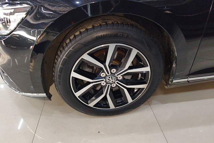 Used Volkswagen Magotan 2020 330TSI DSG Leading Model Left Front Wheel Hub