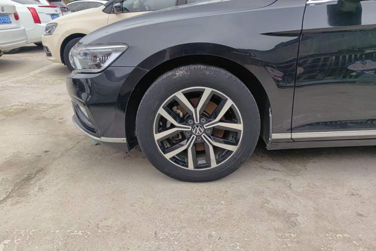 Used Volkswagen Magotan 2020 280TSI DSG Comfort Edition Left Front Wheel Hub