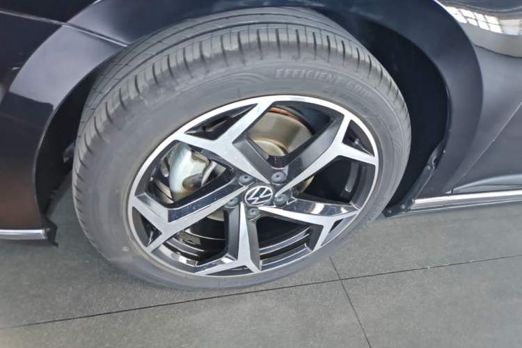 Used Volkswagen Magotan 2020 330TSI DSG Leading Model Left Front Wheel Hub