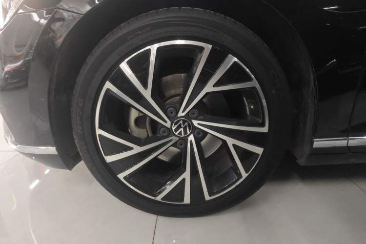 Used Volkswagen Magotan 2020 330TSI DSG Leading Model Left Front Wheel Hub