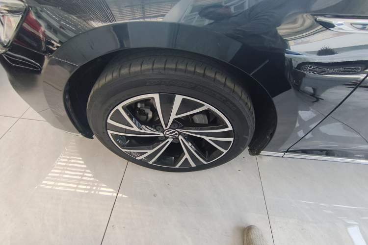 Used Volkswagen Magotan 2020 330TSI DSG Leading Model Left Front Wheel Hub